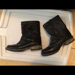 Steve Madden Black Leather with studs